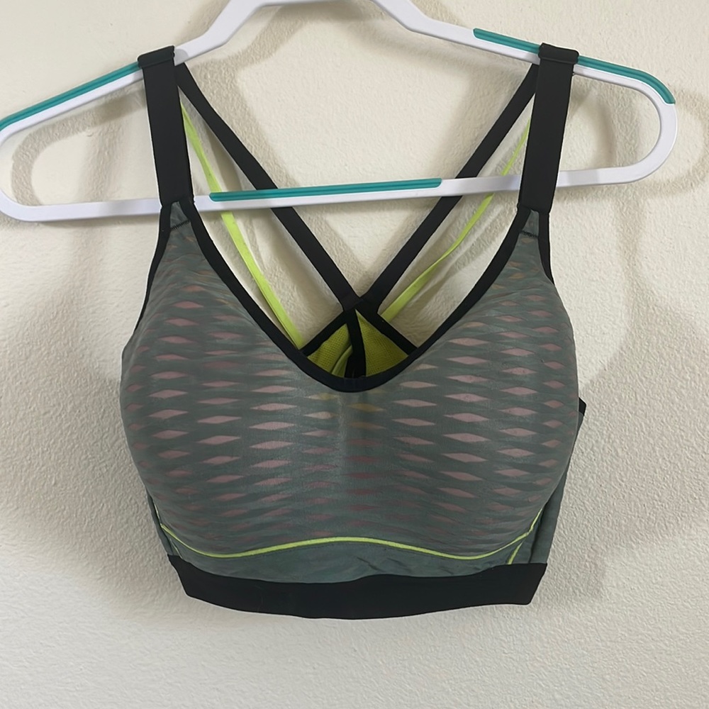 Victoria sports bra size 34  DD black and green